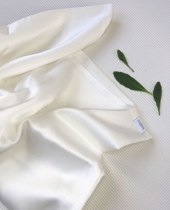 Taie d'Oreiller en Satin de Soie Bio & Eco Modal en Blanc Perle - Standard 50x70cm 1