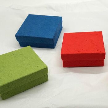 Boîte-cadeau en papier mûrier de couleurs assorties Vie Naturals, 8x8x4cm 3