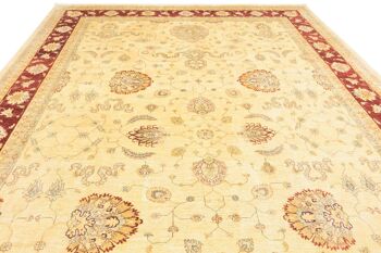 Afghan Chobi Ziegler 537x369 Tapis noué main 370x540 Motif fleur beige, poils courts 4