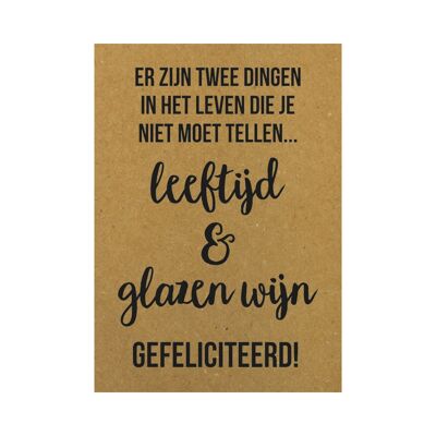 Postcard Er zijn twee dingen in het leven die je niet moet tellen leeftijd en glazen wijn Gefeliciteerd!