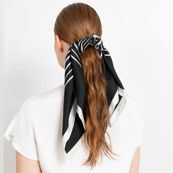 Foulard en soie Signature noir 2