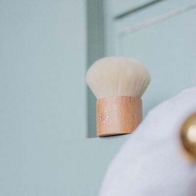 Kabuki brush - dense and soft bristles