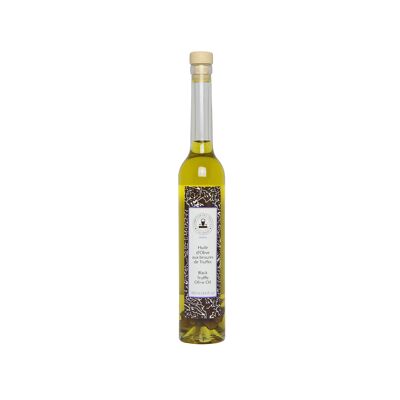 Olivenöl mit zerbrochenen Trüffeln