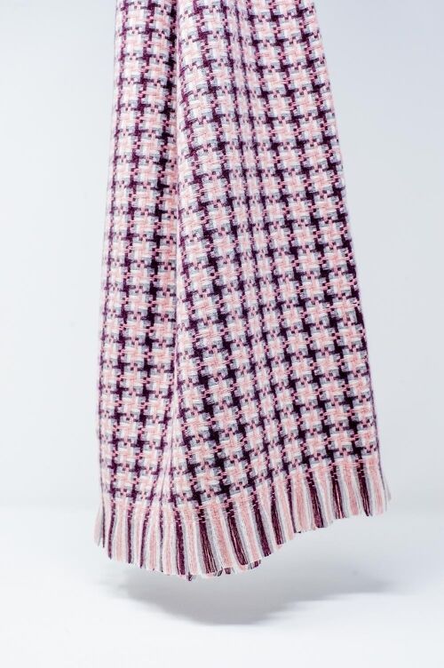 Super soft pink scarf with geometric print