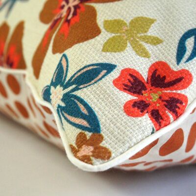 "Gingerbread" floral print cushion