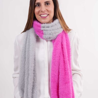 Trendy bicolor scarf
