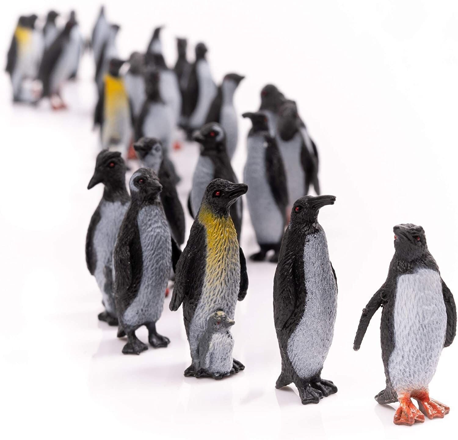Mini pinguini di plastica realistici