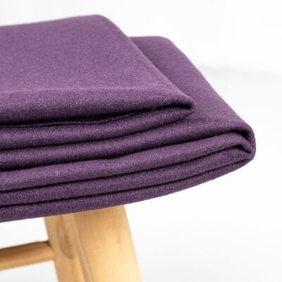 Tessuto in panno di lana viola