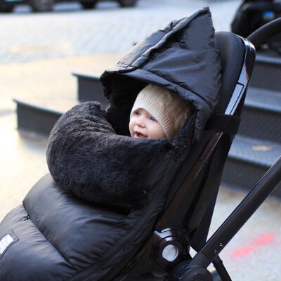7AM Fußsack aus schwarzem Plüsch: Geräumig und gemütlich für Kinder (18–36 Monate) – perfekt für Spaziergänge – schwarzer Plüsch – Größe M/L (18–36 Monate)