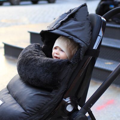 Sacco coprigambe in peluche nero 7AM: spazioso e accogliente per i bambini (18-36 mesi) - Perfetto per le passeggiate - Peluche nero - Taglia M/L (18-36 mesi)