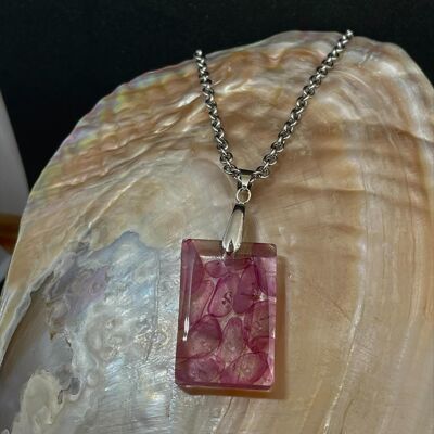 rectangular pendant made of resin and encapsulated rose quartz