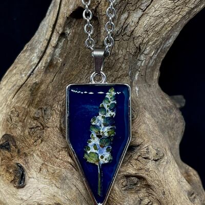 resin pendant with encapsulated lavender flower