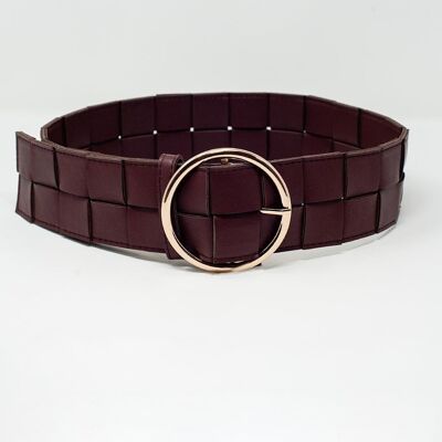 Belt with gold buckle in maroon