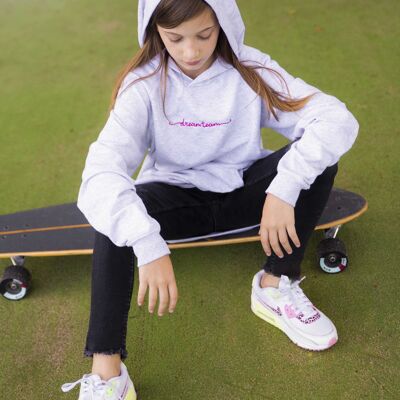 Grauer Kinder-Hoodie aus Bio-Baumwolle mit rosa Dreamteam-Stickerei