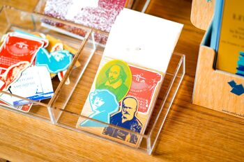 Pack 4 Stickers écrivains - Victor Hugo, William Shakespeare, Colette et Machine à écrire Remington 1