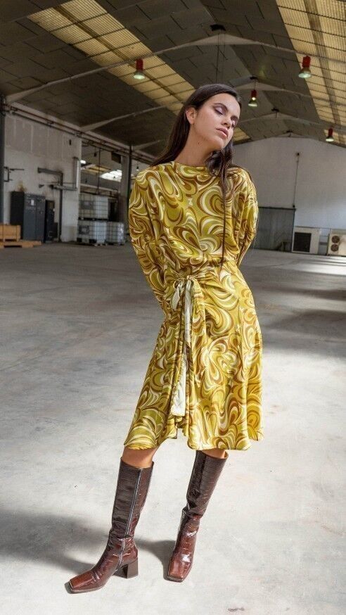 Abito midi psichedelico.