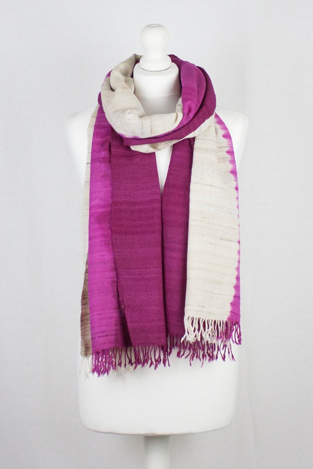 Sciarpa di seta tessuta a mano tinta in capo - Off White Fucsia