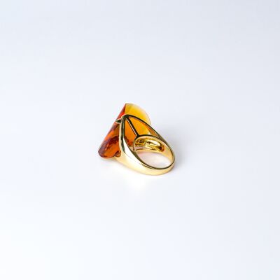 Anello di pietra d'ambra