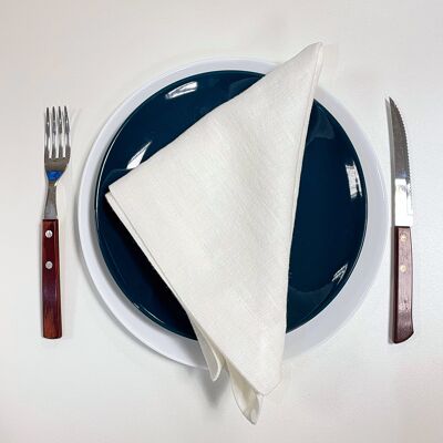 White Linen Napkins Set with a Decorative Hem (250 gsm)