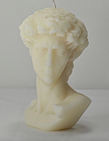 BOUGIE SCULPTURE EN CRÈME 4