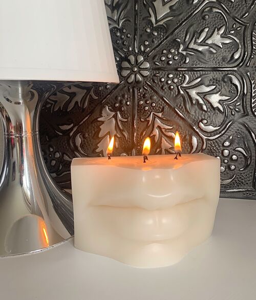 Large lips 3-wick candle