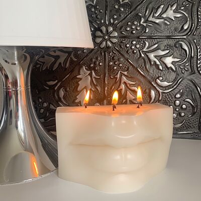 Large lips 3-wick candle