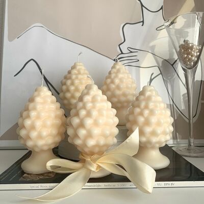 Italian pinecone candle