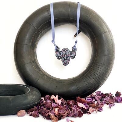 Collar de neumáticos reciclados Black Animal Skull con sujeción de cintas