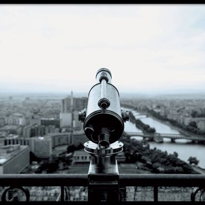 Binoculars in Paris - Poster - 40 x 60 cm