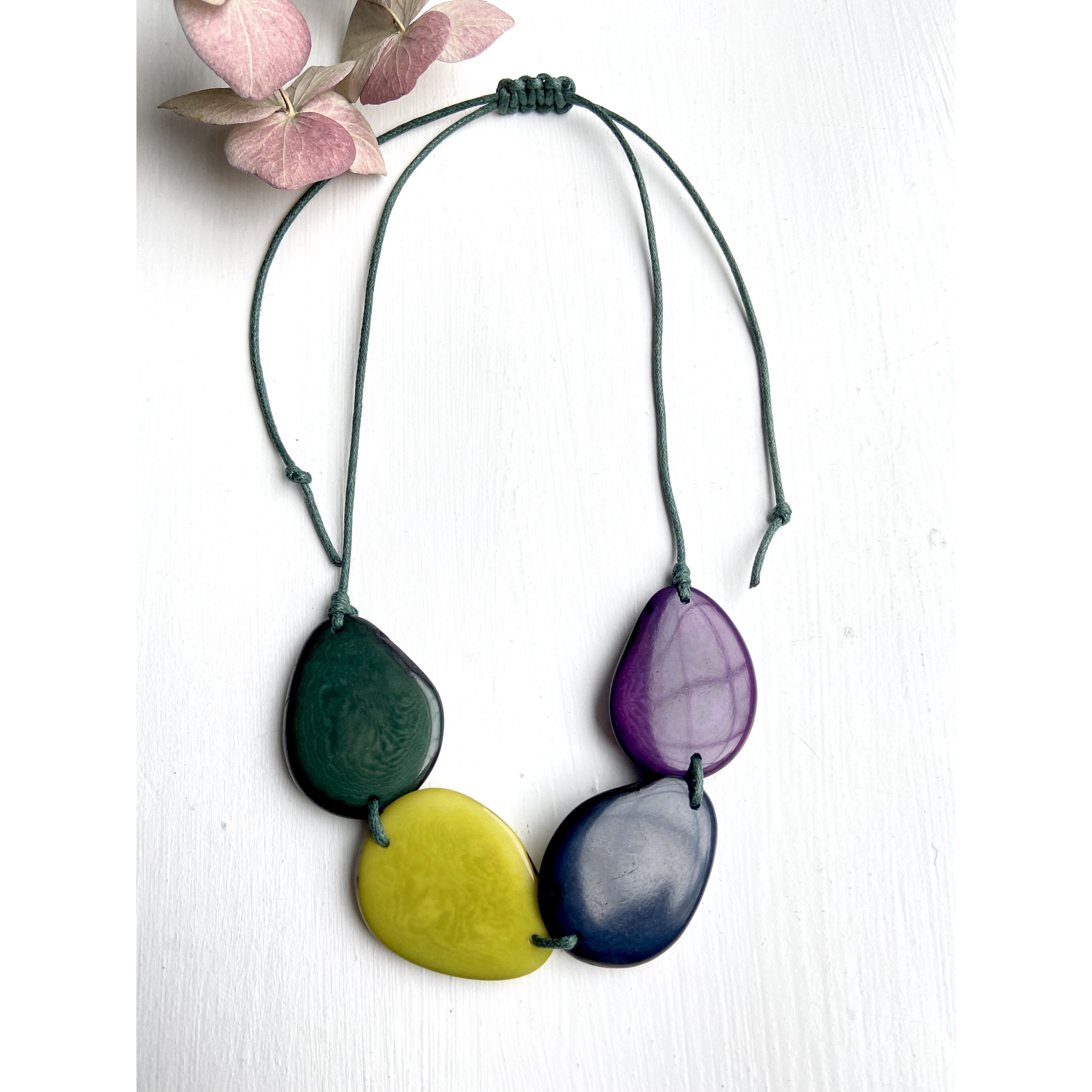 Collana Tagua con 4 perline verde, petrolio, viola – Filo VIOLA