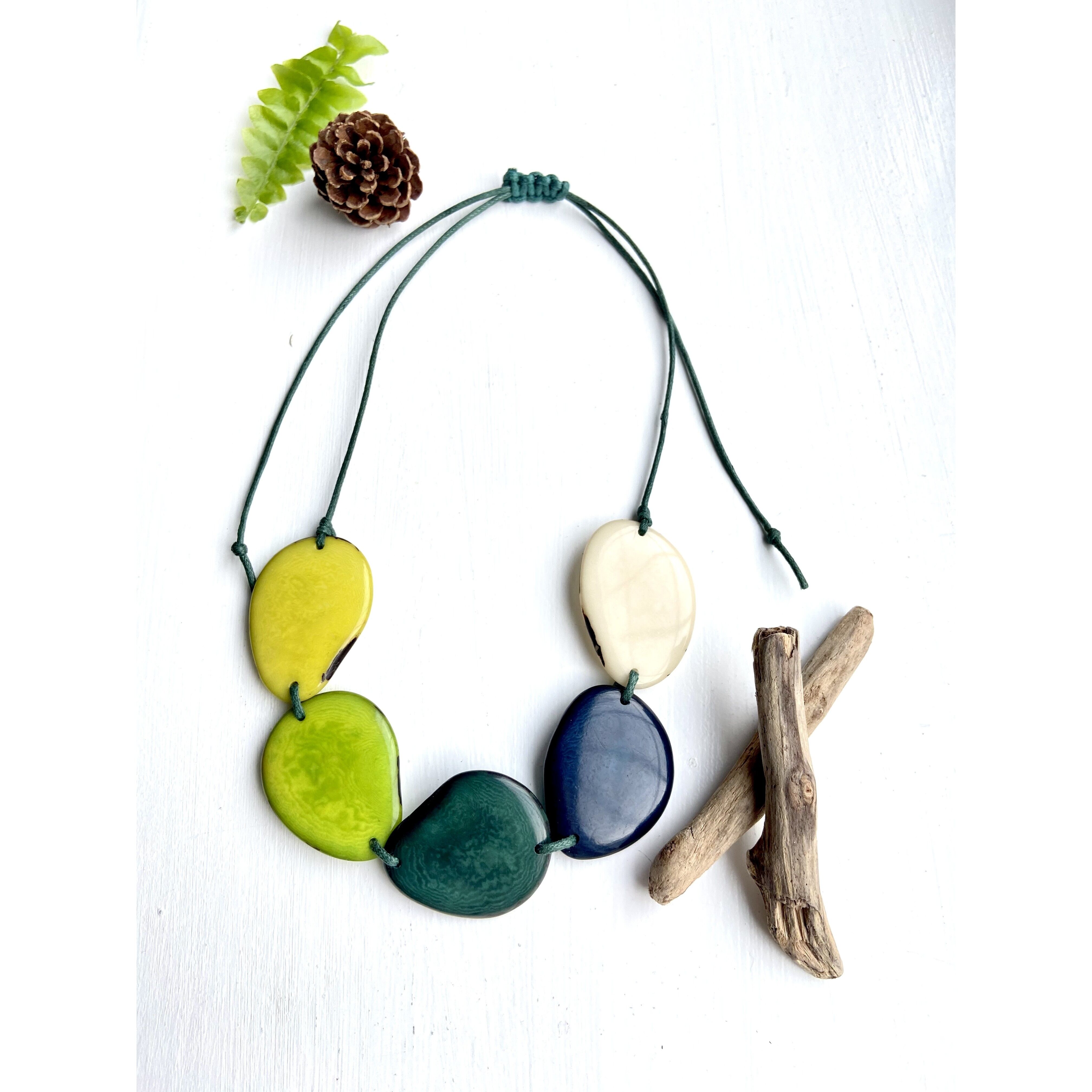 Collana con perline Tagua verde n. 2