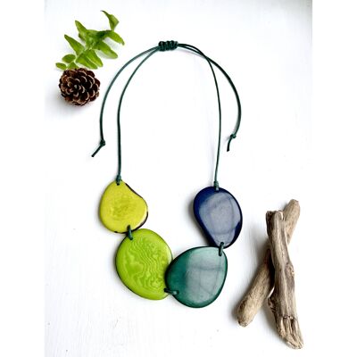 Collier de perles de tagua vert foncé