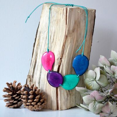 Collana con perline Tagua rosa, viola, verde acqua e blu marino – Filo BLU SCURO
