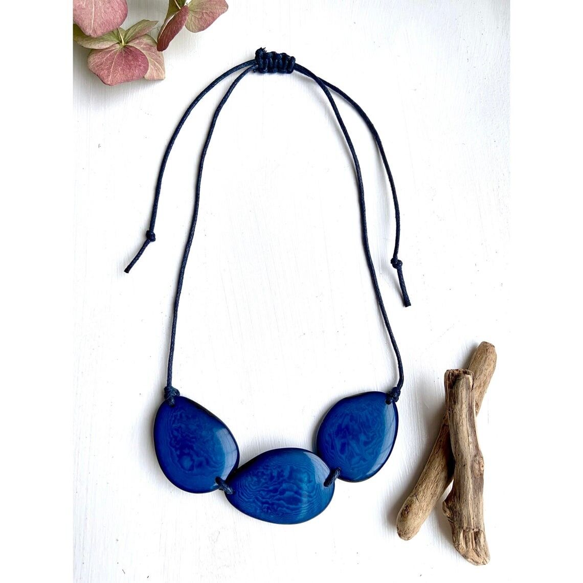 Collana Tagua a 3 perline blu scuro