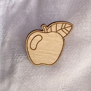 Broche en bois - Pomme 4