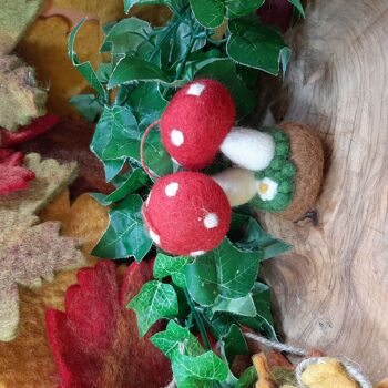 Décoration suspendue de champignons magiques en feutre fait à la main 2