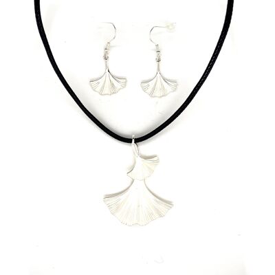 Set of 2 pieces necklace/ear hooks vs/matt white