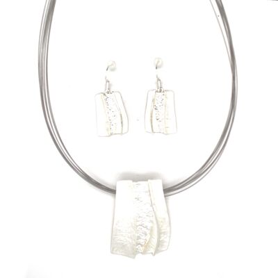 Set of 2-piece necklace / ear hook silver-plated white
