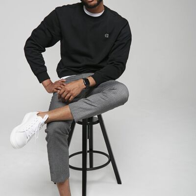 black crew neck sweatshirt