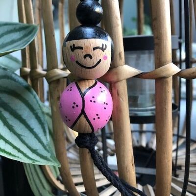 Bambola portafortuna rosa con puntini (piccola)