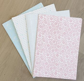 Pour les amoureux du papier cadeau ❤ Lot de 4 feuilles de papier cadeau PAUL 1