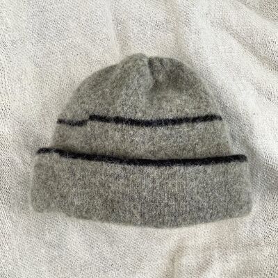 Knitted Dip Hem Hat in 100% Pure Wool: Pebble.