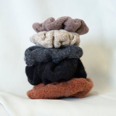 KNITTED WOOL HAIR SCRUNCHIE - Natural (un dyed)