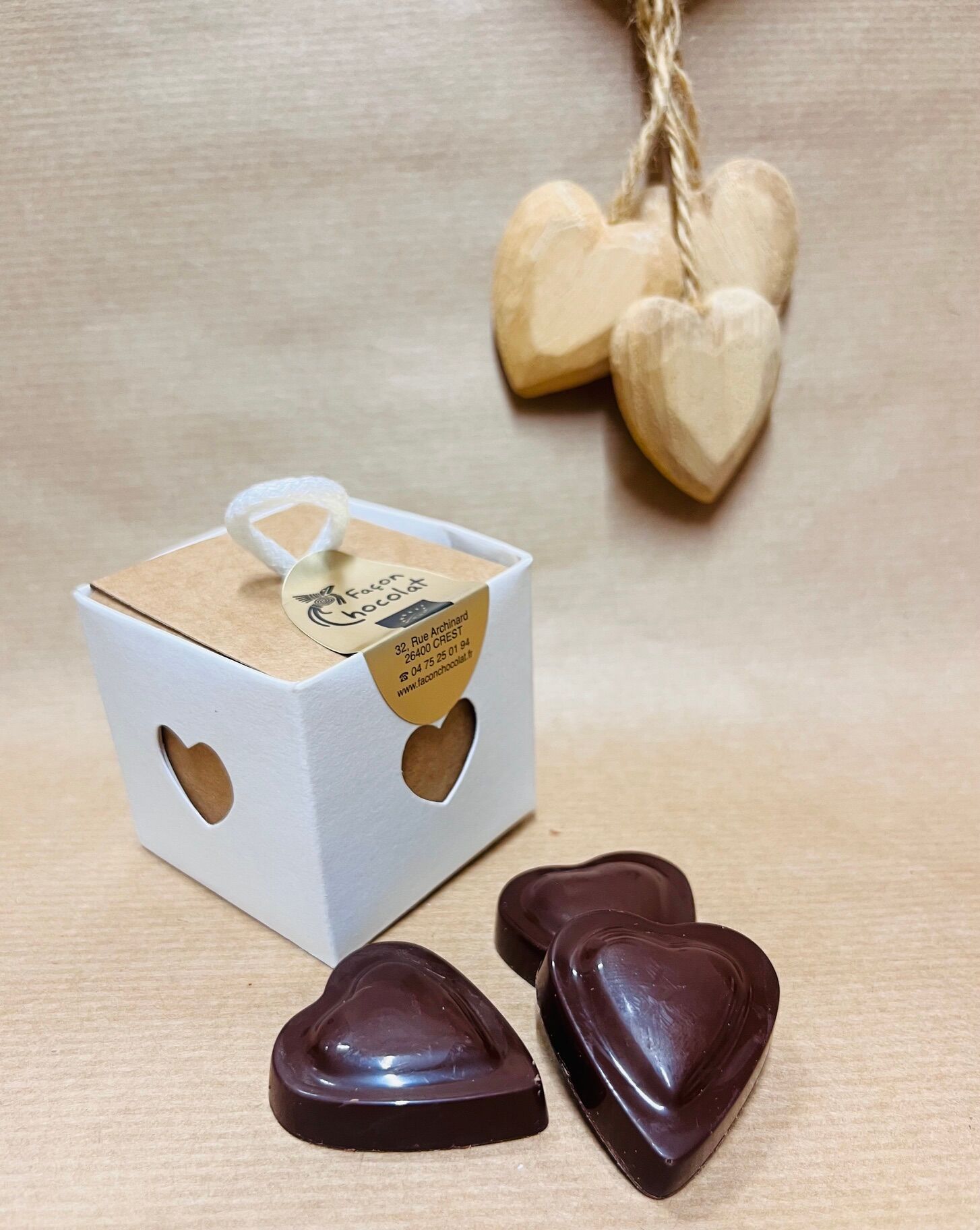 Organic and Vegan Mother's Day Gift: Box of 5 small raspberry chocolate hearts, organic, approx. 45g