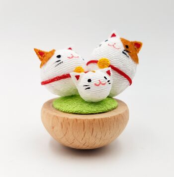 Figurine porte-bonheur japonais Famille Animaux en tissu chirimen et bois fait main artisanal au Japon 2