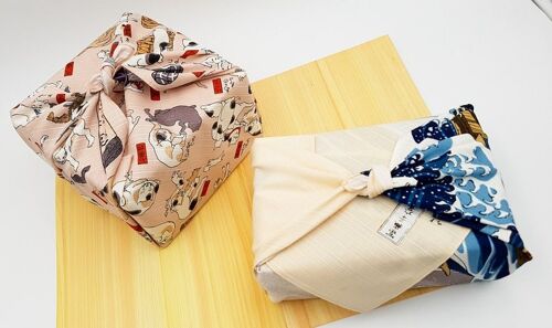 Furoshiki gift wrapping in reusable Japanese fabric with patterns Cats and Wave Hokusai - Chat Large 72x68 cm
