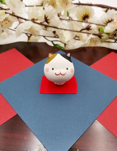 Lucky figure Cat Big Head on its red carpet and stickers - Chat Calico