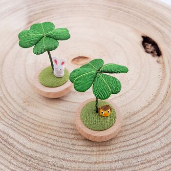 Figurine porte-bonheur japonais trèfle en bois et tissu chirimen 3