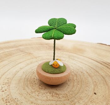 Figurine porte-bonheur japonais trèfle en bois et tissu chirimen 11