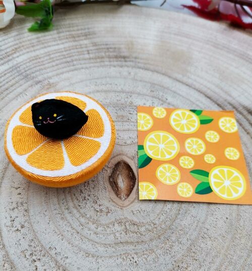 Figurine porte-bonheur Chats et Fruits Orange en tissu japonais Chirimen, fait main artisanal au Japon